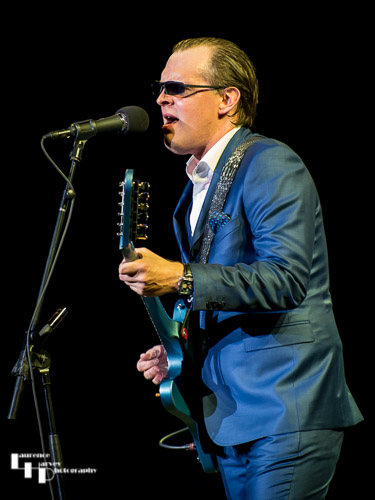 Joe Bonamassa on guitar & vocals