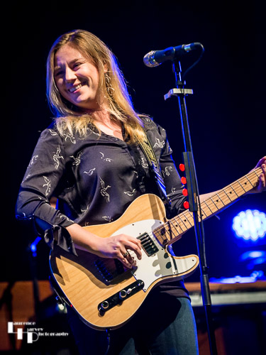 Joanne Shaw Taylor on vocals & guitar