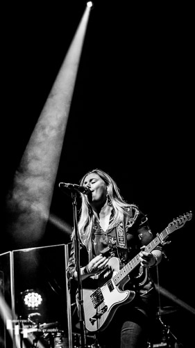 Joanne Shaw Taylor on vocals & guitar
