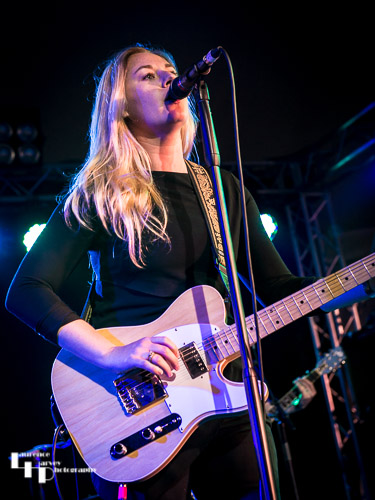 Joanne Shaw Taylor on vocals & guitar