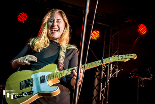 Joanne Shaw Taylor on vocals & guitar