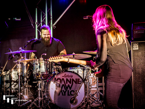 Joanne Shaw Taylor on vocals & guitar, Oliver Perry on drums