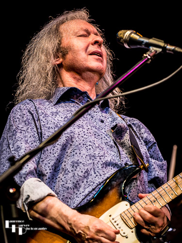 John Verity on vocals & guitar