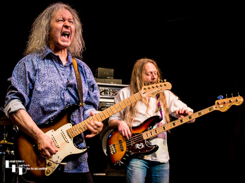 John Verity on vocals & guitar, Jamie Mallender on bass