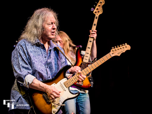 John Verity on vocals & guitar