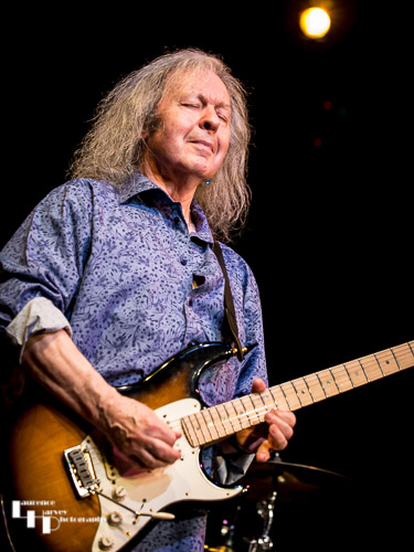 John Verity on vocals & guitar