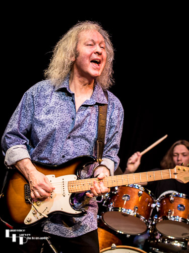 John Verity on vocals & guitar