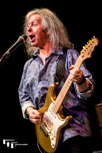 John Verity on vocals & guitar