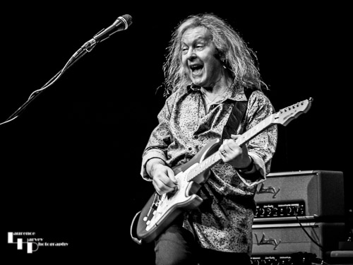 John Verity on vocals & guitar