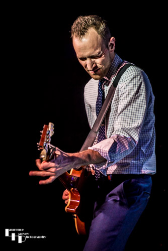 JW Jones on vocals & guitar