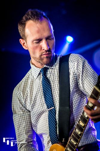 JW Jones on vocals & guitar