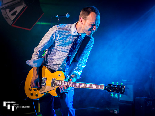 JW Jones on vocals & guitar