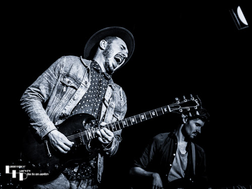 Krissy Matthews on vocals & guitar
