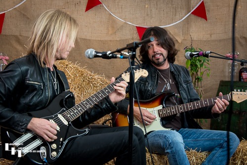 Kenny Wayne Shepherd & Noah Hunt. Semi-acoustic set in press area