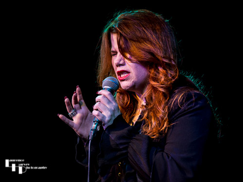 Linda Em on vocals