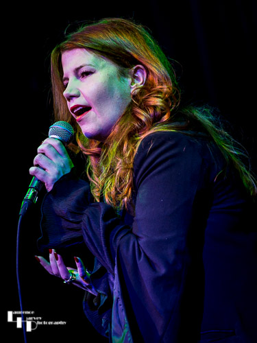 Linda Em on vocals