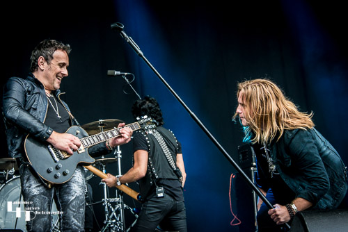 Last In Line: Andrew Freeman on vocals & 
Vivian Campbell on guitar