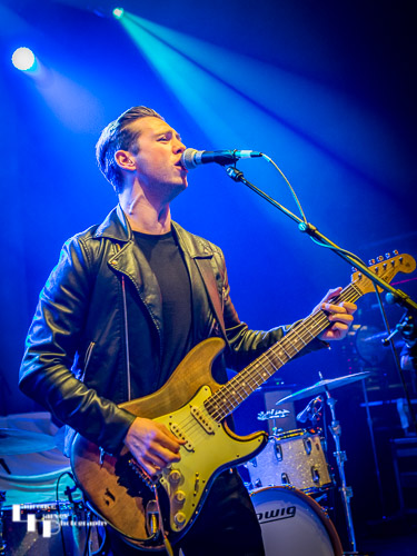 Laurence Jones on guitar & vocals