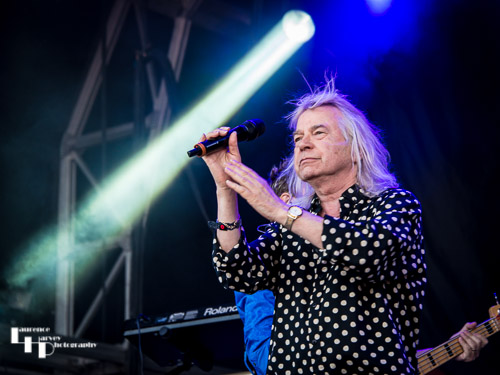Magnum: Bob Catley on vocals