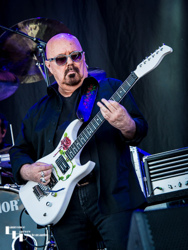 Magnum: Tony Clarkin on guitar