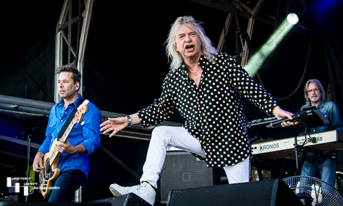 Magnum: Bob Catley on vocals