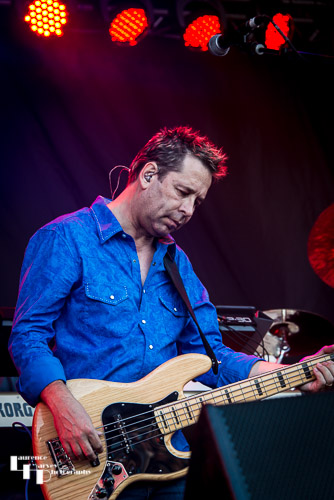 Magnum: Al Barrow on bass