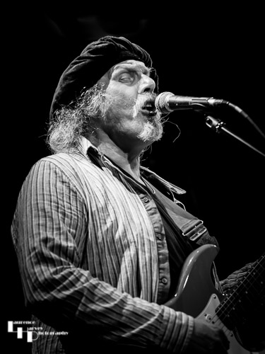 Mick Pini on guitar & vocals