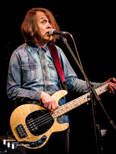 Simon Gilroy on bass & vocals