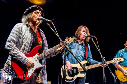 Mick Pini on guitar & vocals, Simon Gilroy on bass