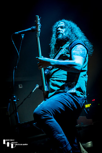 Jon Harvey on vocals & bass