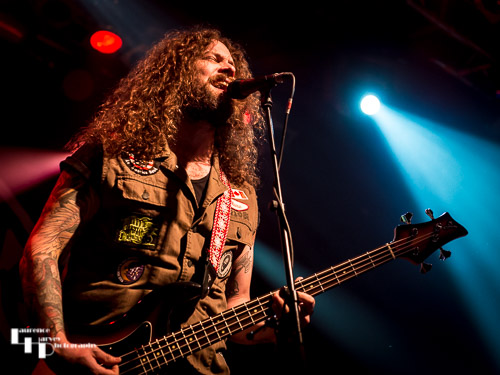 Jon Harvey on vocals & bass
