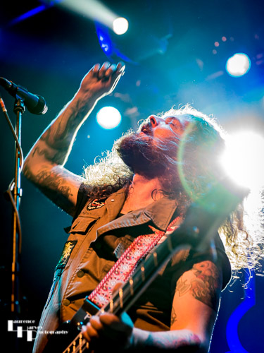 Jon Harvey on vocals & bass
