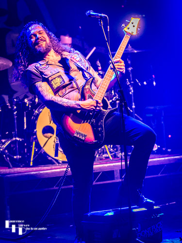 Jon Harvey on vocals & bass