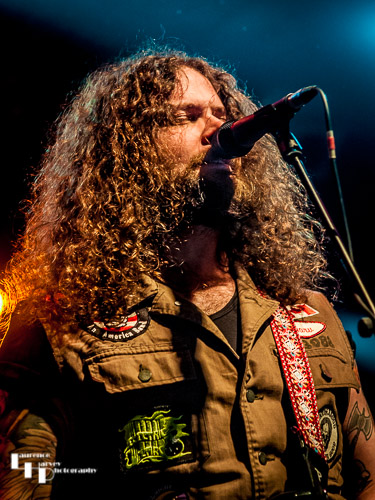 Jon Harvey on vocals & bass