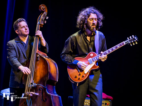 Kid Carlos on guitar & Ian Jennings on upright bass