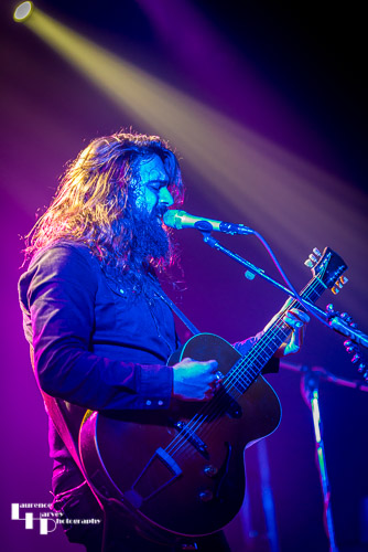 Fynn Claus Grabke on vocals & guitar