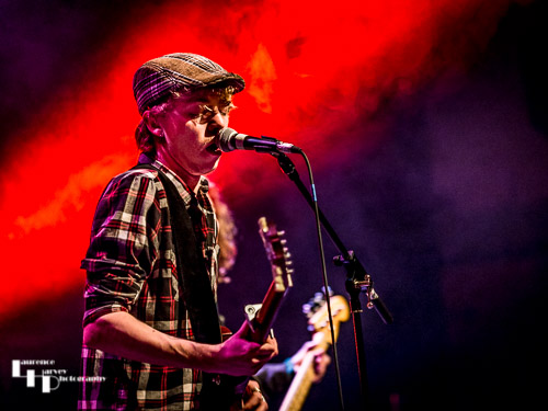 Dan Spellman on lead vocals & rhythm guitar