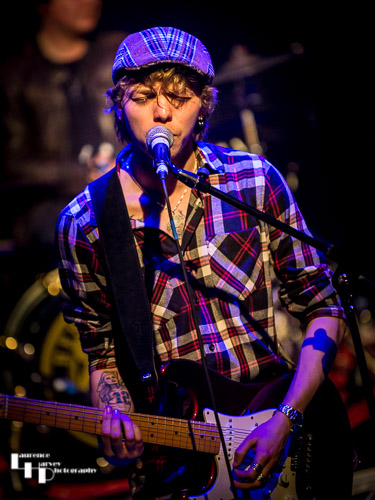 Dan Spellman on lead vocals & rhythm guitar