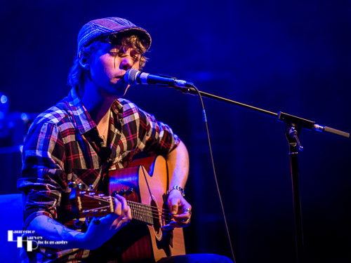 Dan Spellman on lead vocals & rhythm guitar