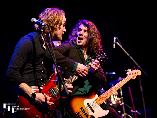 Alex Butler on lead guitar & Mike Topp on bass