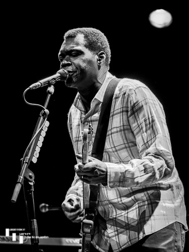 Robert Cray on vocals & guitar