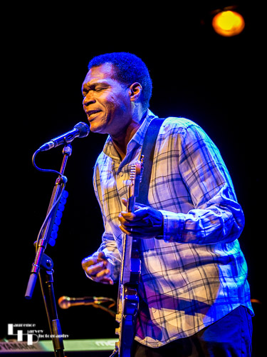 Robert Cray on vocals & guitar