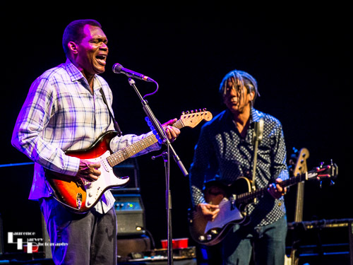 Robert Cray on vocals & guitar, Richard Cousins on bass