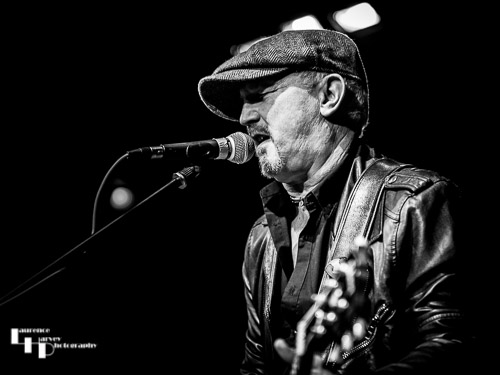 Steve Birkett on lead guitar