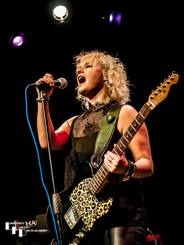 Rebecca Downes on vocals & guitar