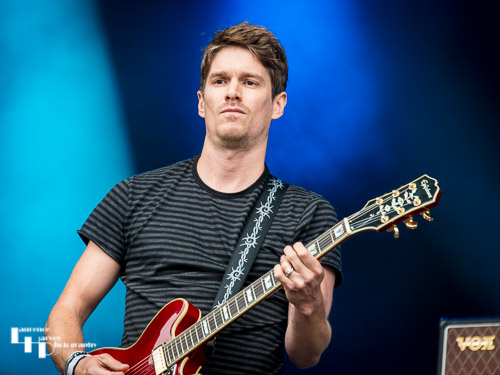 Reef: Jesse Wood on guitar