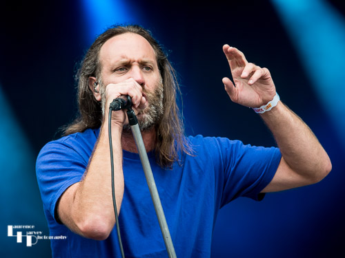 Reef: Gary Stringer on vocals