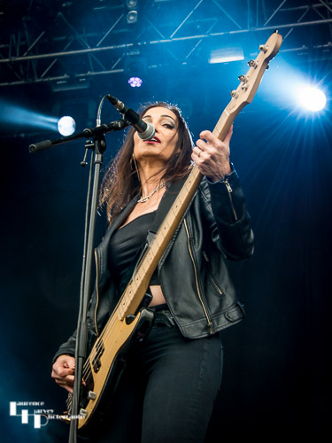 Graham Bonnet Band: Beth-Ami Heavenstoneon on bass