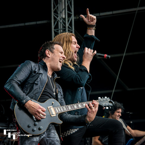 Last In Line: Andrew Freeman on vocals & 
Vivian Campbell on guitar