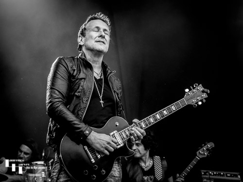 Last In Line: Vivian Campbell on guitar